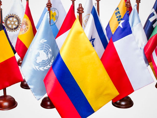 Bandera de Escritorio 20x30 con mástil de madera